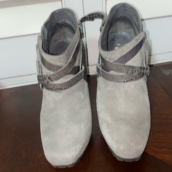 Women’s Guess Suede Booties 6 1/2 - Picture 1 of 8